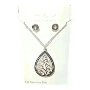 Belk necklace and earring set